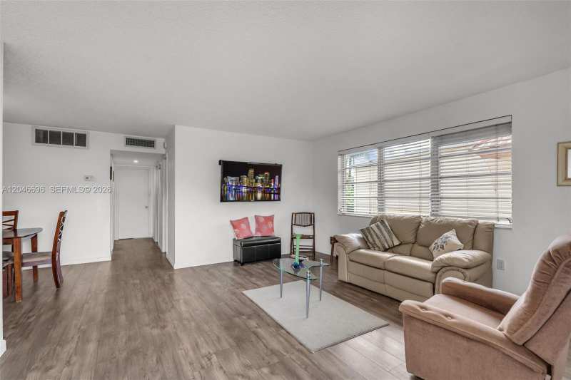 20327 NE 2nd Ave # 26, Miami FL 33179