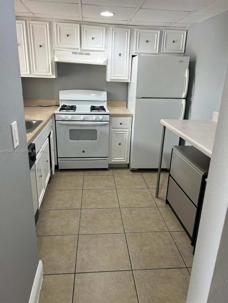 18051 NW 68th Ave # 204, Hialeah FL 33015