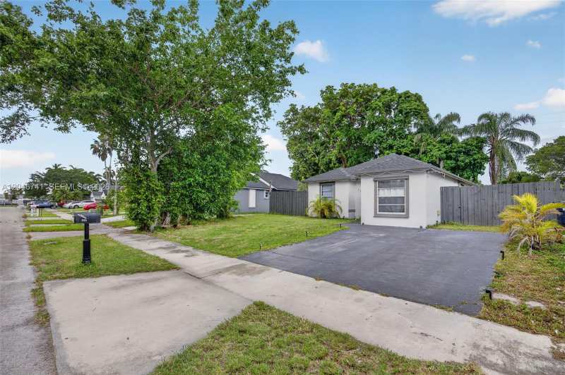 738 SW 7th Ter, Florida City FL 33034