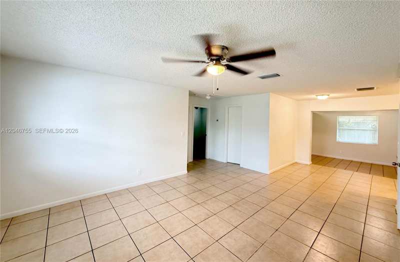 12096 Dolphin Dr, Palm Beach Gardens FL 33410