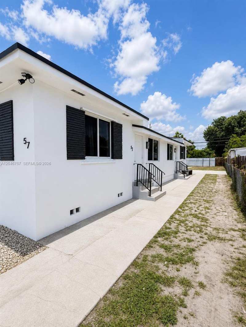 59 E 10th St # 1, Hialeah FL 33010