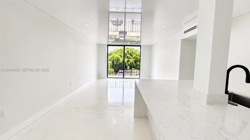 9682 Fontainebleau Blvd # 203, Miami FL 33172