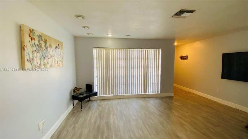 6810 NW 28th St, Sunrise FL 33313