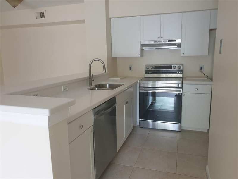 520 S Park Road # 12, Hollywood FL 33021
