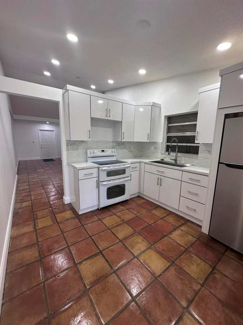 19823 NW 64th Place, Hialeah FL 33015