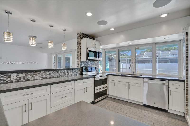 9240 54th St, Cooper City FL 33328