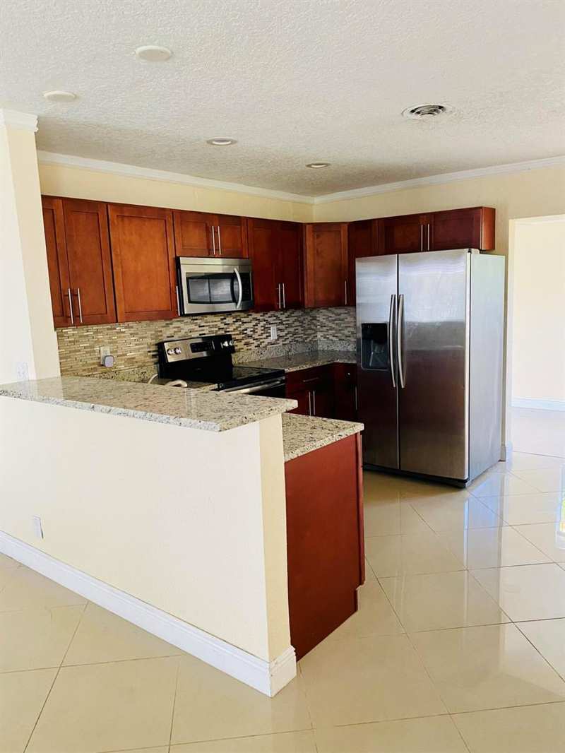 4559 NW 16th Way, Tamarac FL 33309