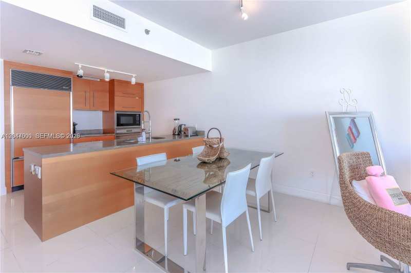 475 Brickell Ave # 4612, Miami FL 33131