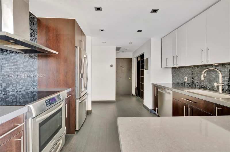 11111 Biscayne Blvd, Miami FL 33181