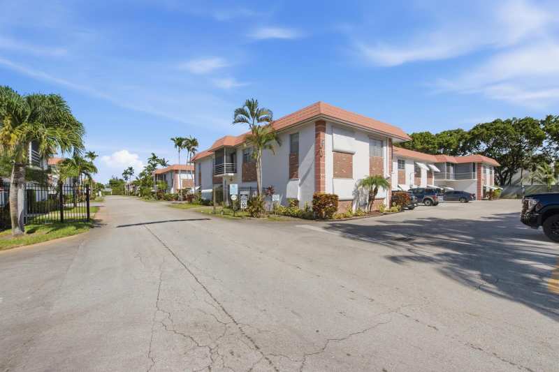 3550 NW 8th Avenue # 812, Pompano Beach FL 33064