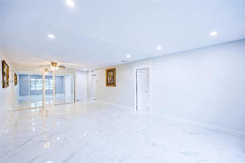 8100 SW 24th St # 309, North Lauderdale FL 33068