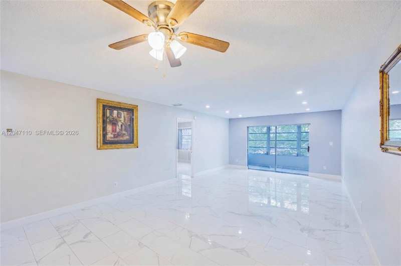 8100 SW 24th St # 309, North Lauderdale FL 33068