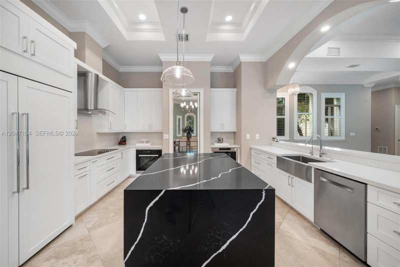 6890 SW 94th St, Pinecrest FL 33156