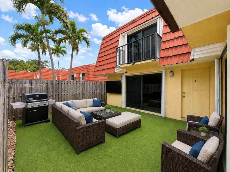 9955 NW 6th Ct, Plantation FL 33324