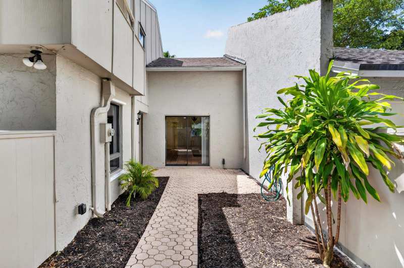 12720 Spinnaker Lane, Wellington FL 33414