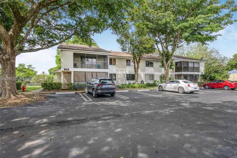 709 Gardens Dr # 101, Pompano Beach FL 33069