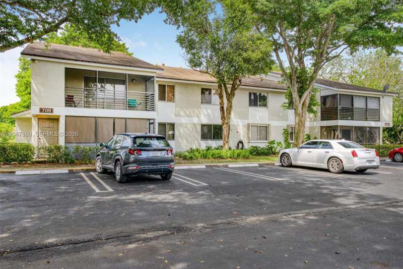 709 Gardens Dr # 101, Pompano Beach FL 33069