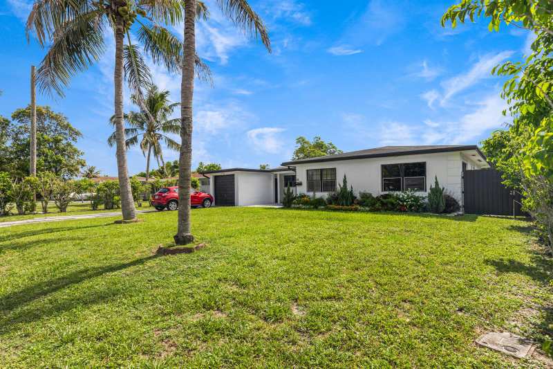 24 NW 42nd Terrace, Plantation FL 33317