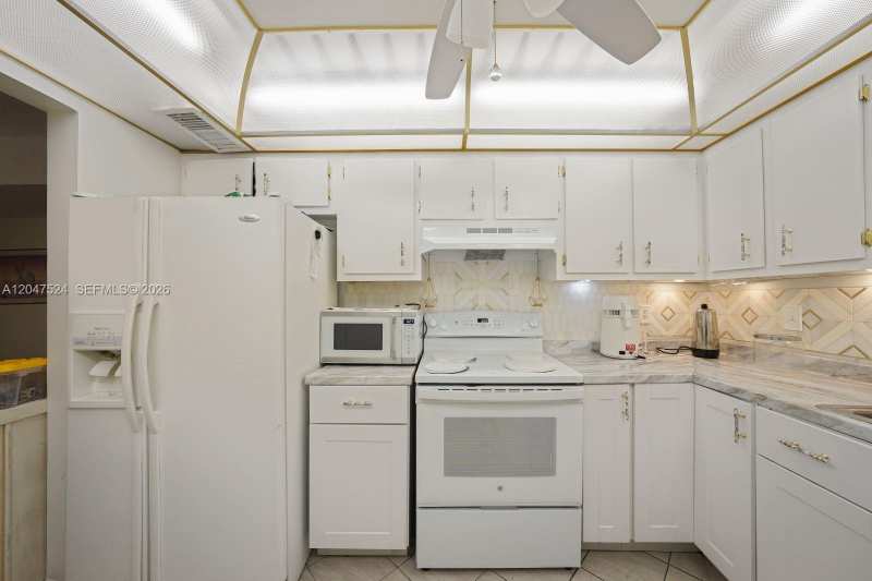 7000 NW 17th St # 303, Plantation FL 33313