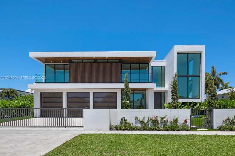 1099 NE 4th Ave, Boca Raton FL 33432