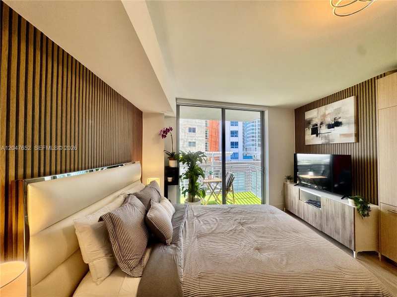 90 NE 32 St # 613, Miami FL 33137