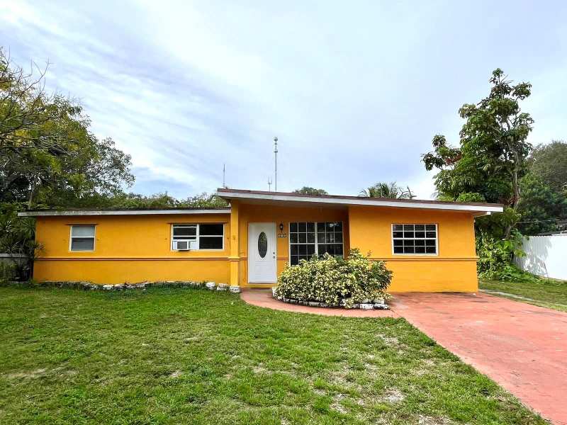 112 Newton Road, West Park FL 33023