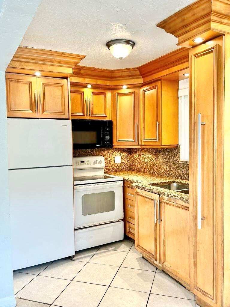 112 Newton Road, West Park FL 33023