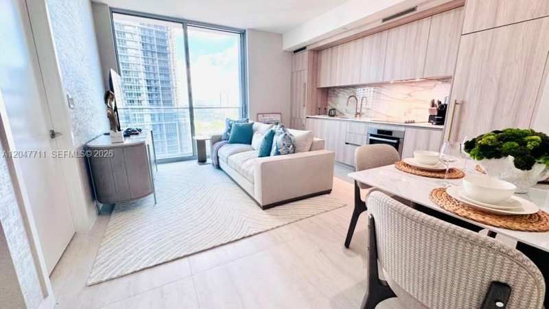 77 NE 5th St # 1715, Miami FL 33131