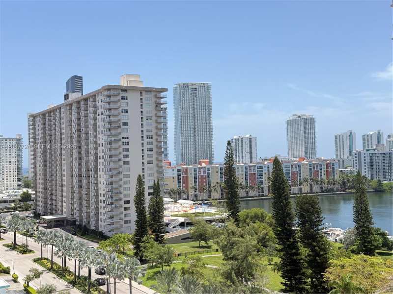 301 174th St # 1208, Sunny Isles Beach FL 33160