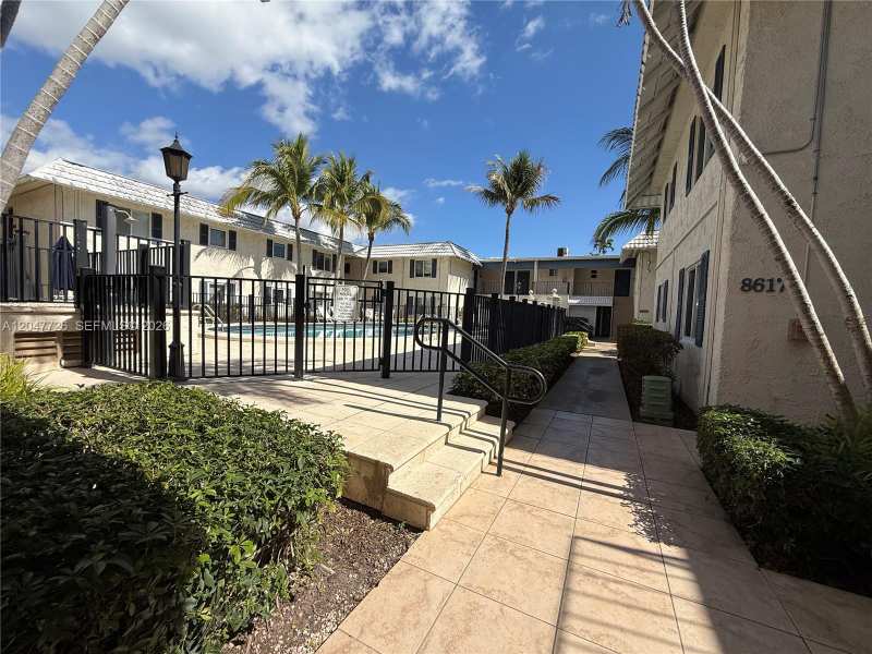 8607 SW 68th Ct # 24, Pinecrest FL 33156
