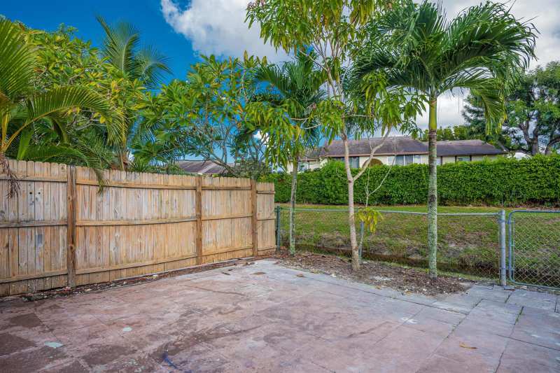 5847 S 37th Street, FL 33463