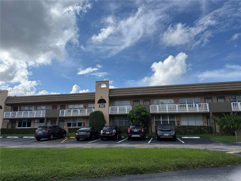 9101 Sunrise Lakes Blvd # 215, Sunrise FL 33322