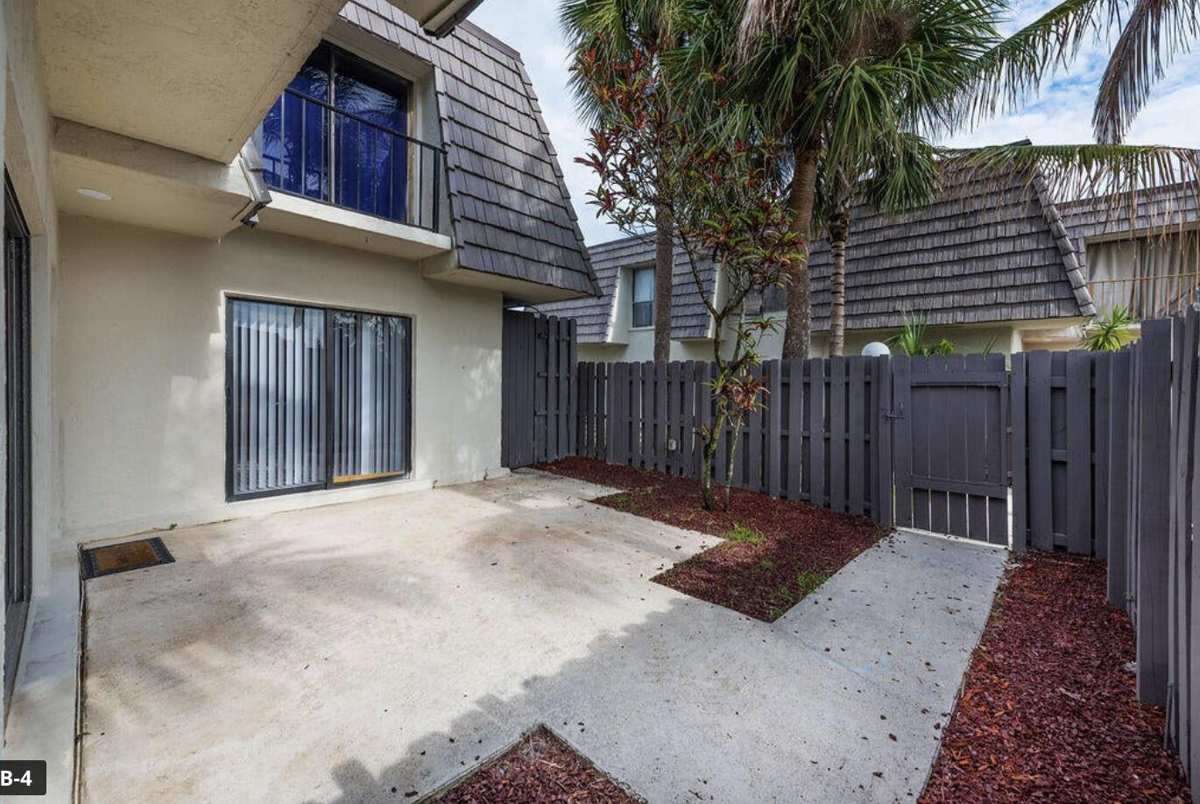 1761 N Congress Avenue, West Palm Beach FL 33401