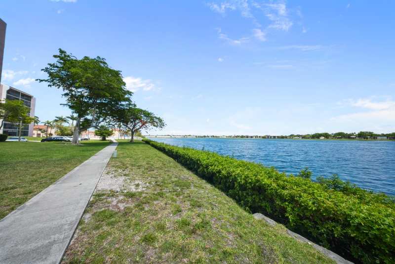 20860 San Simeon Way # 6, Miami FL 33179