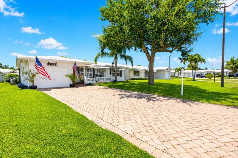 220 S Golf Blvd, Pompano Beach FL 33064