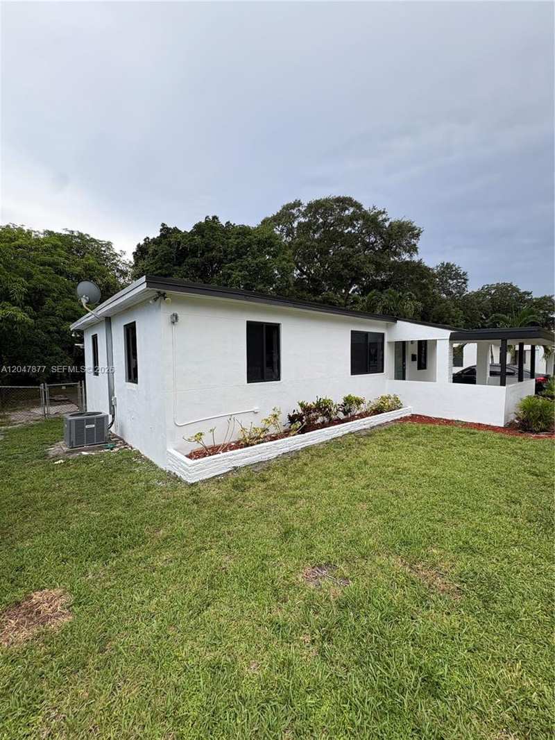 650 NE 137th St # 0, North Miami FL 33161
