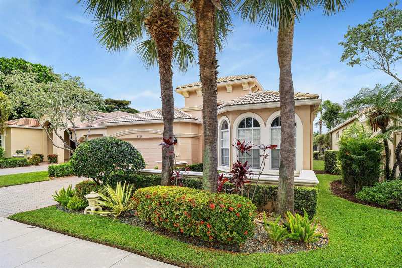 8769 Via Grande E, Wellington FL 33411