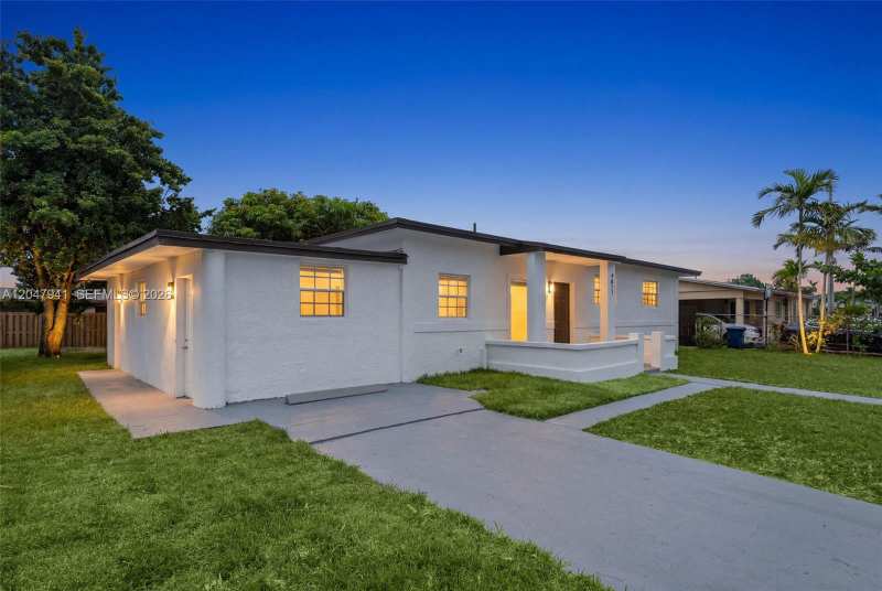 4011 NW 171st St, Miami Gardens FL 33055