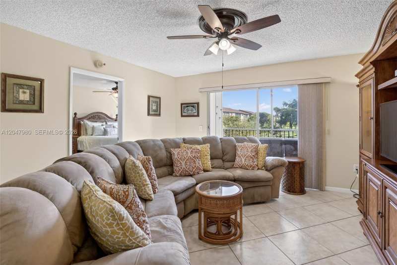 1651 SW 127th Ave # 305A, Pembroke Pines FL 33027