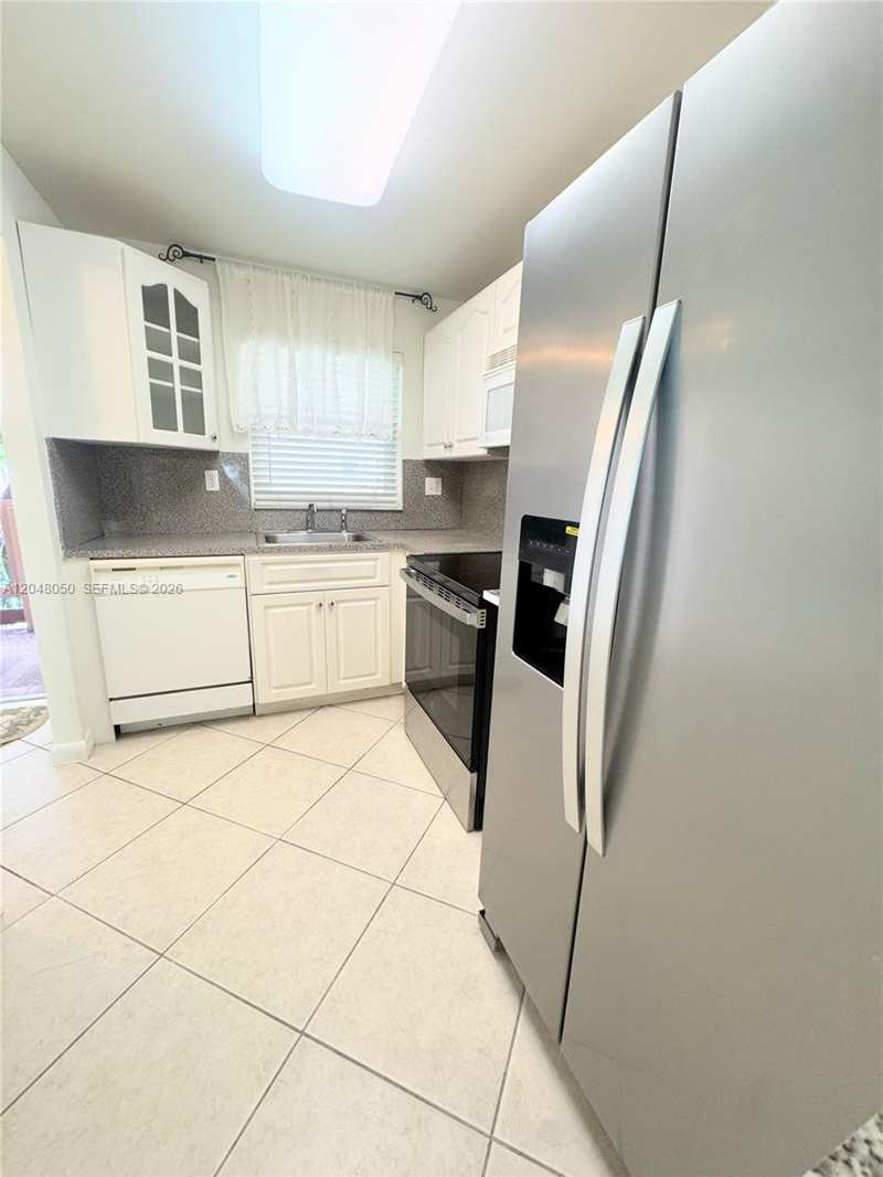 9660 Sunrise Lakes Blvd # 202, Sunrise FL 33322