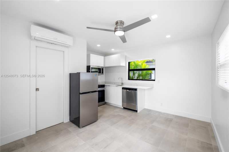 551 NE 26th St # 1, Wilton Manors FL 33305