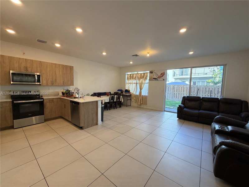 159 NE 13th Ter, Homestead FL 33033