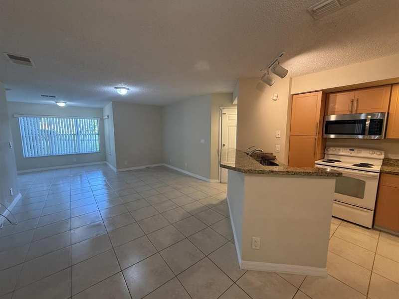 3390 Pinewalk Drive N # 1012, Margate FL 33063