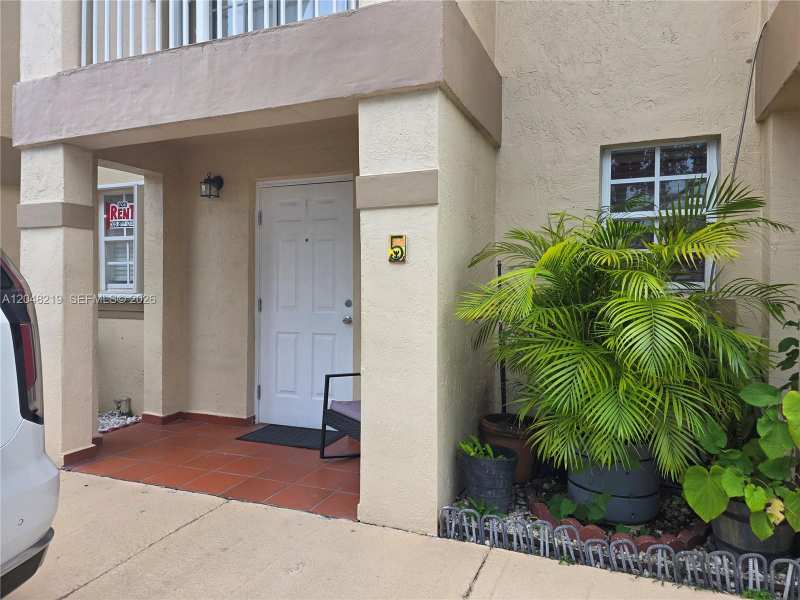 523 W 68th St # 5, Hialeah FL 33014