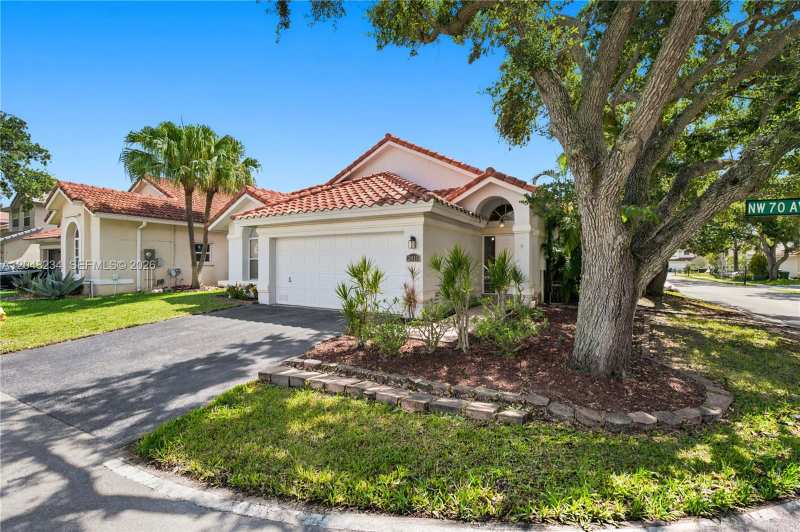 2810 NW 70th Ave, Margate FL 33063