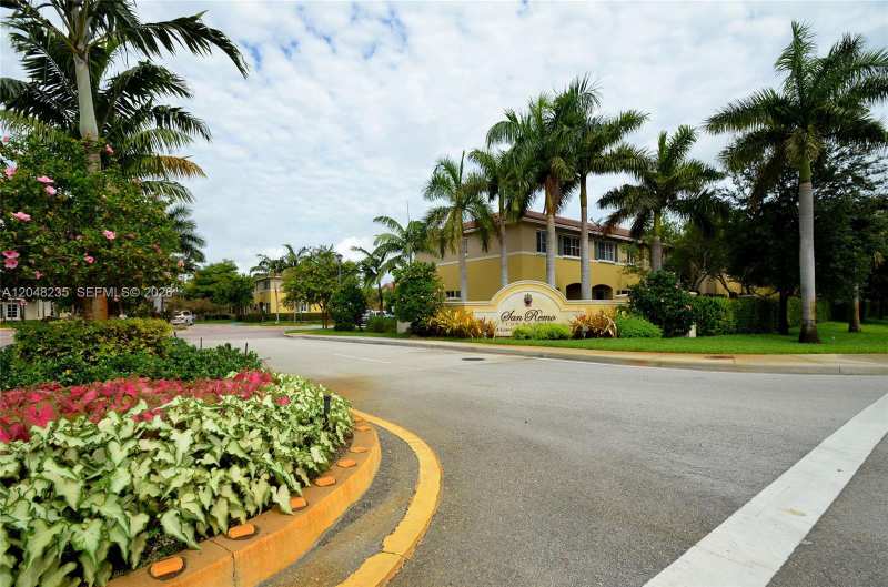 6041 SW 19 Pl, North Lauderdale FL 33068