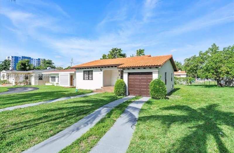 860 NW 17th Ct, Miami FL 33125