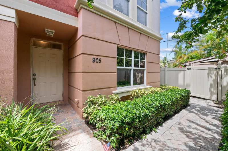 1033 NE 17th Way # 905, Fort Lauderdale FL 33304