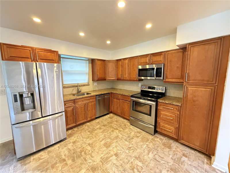 45 SE 14th St, Dania Beach FL 33004