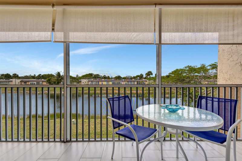 154 Lake Meryl Drive # 255, West Palm Beach FL 33411